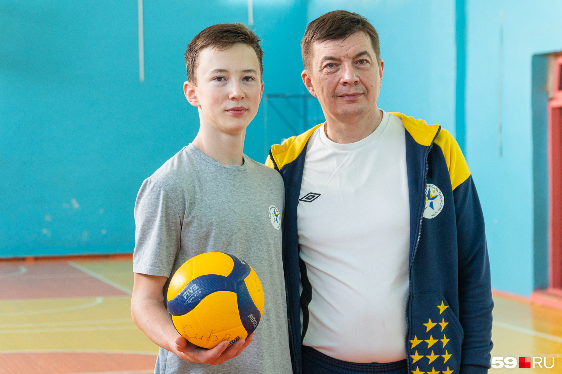 Эдуард с сыном Данилом. Юноша — капитан команды Эдуард с сыном Данилом. Юноша — капитан команды
