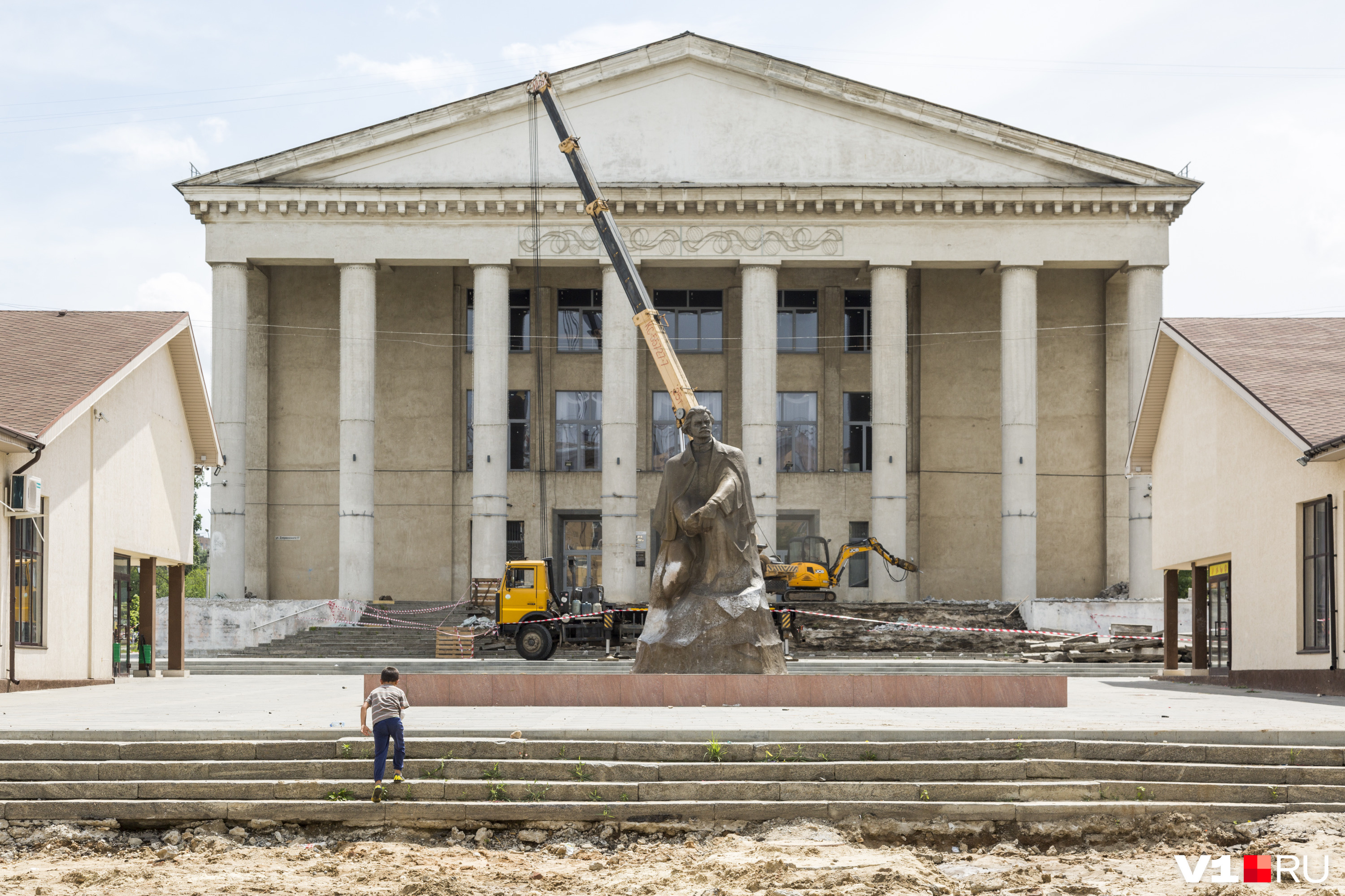 Дворец культуры Тракторозаводского района Волгограда, Волгоград. Дворец культуры Тракторозаводского района. Дворец культуры алюминиевого завода Волгоград. ДК Волгоград Тракторозаводской Тракторозаводского района.