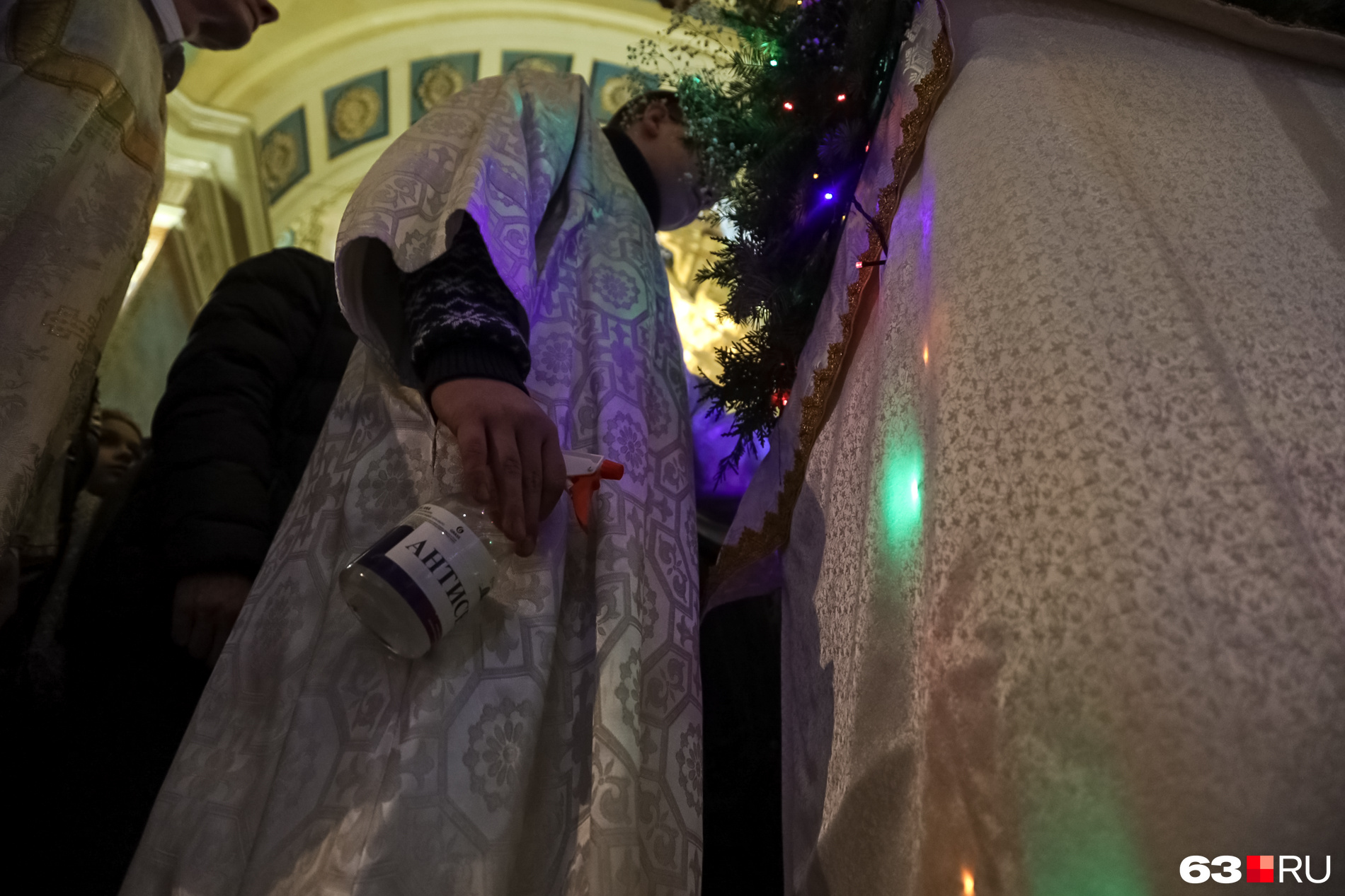 казанский собор рождество. церковь из фильма ночь в церкви линч. рождественские службы в храмах самары. 7 января служба в церкви самара. софийский собор самара внутри.