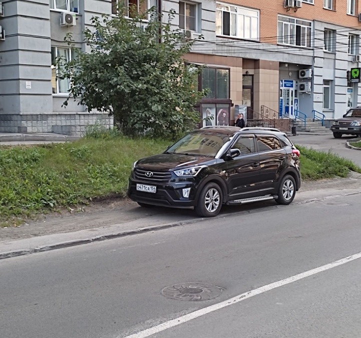 Перегородил проход людям Перегородил проход людям
