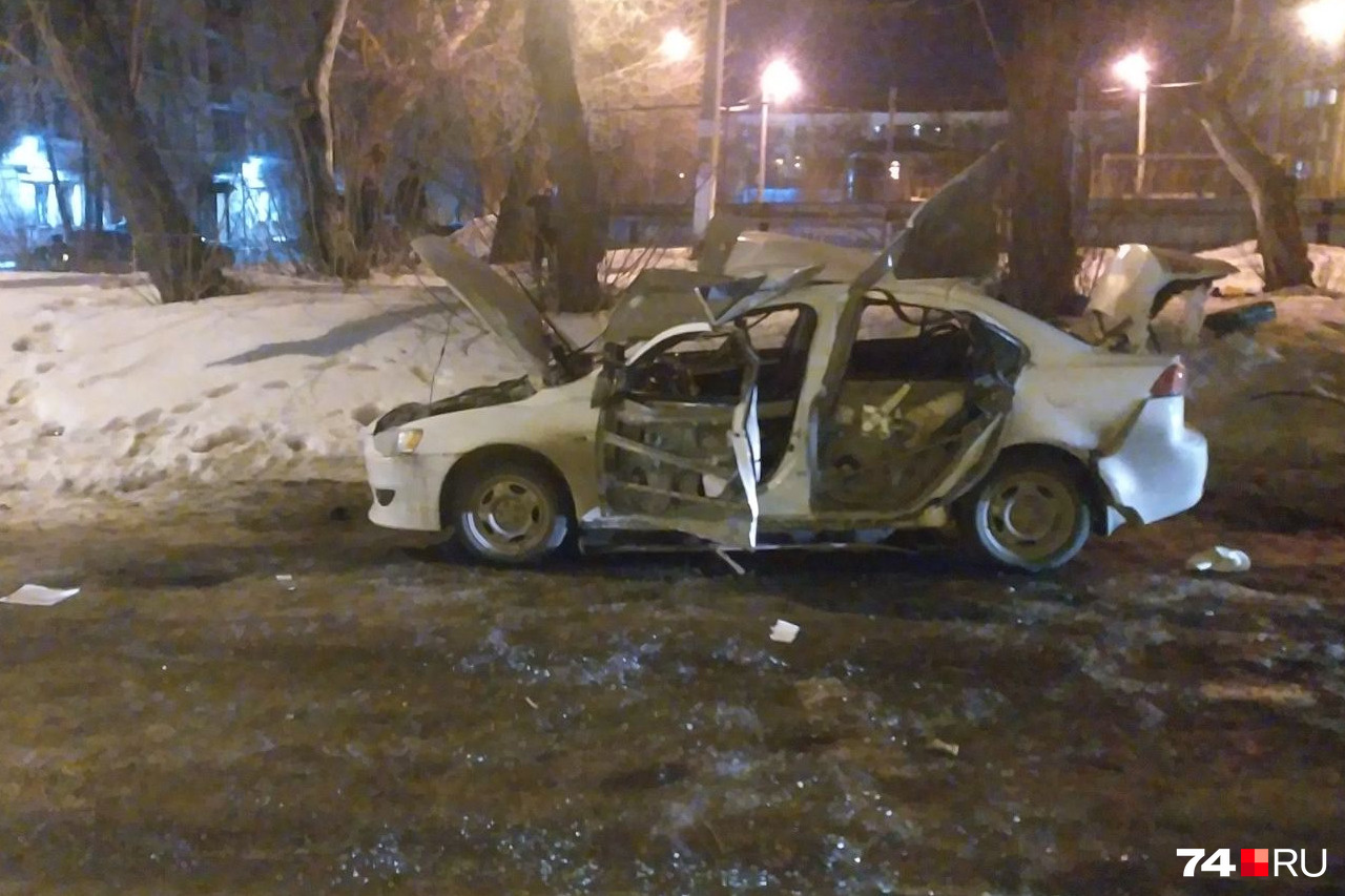 В машине в момент взрыва находился водитель В машине в момент взрыва находился водитель