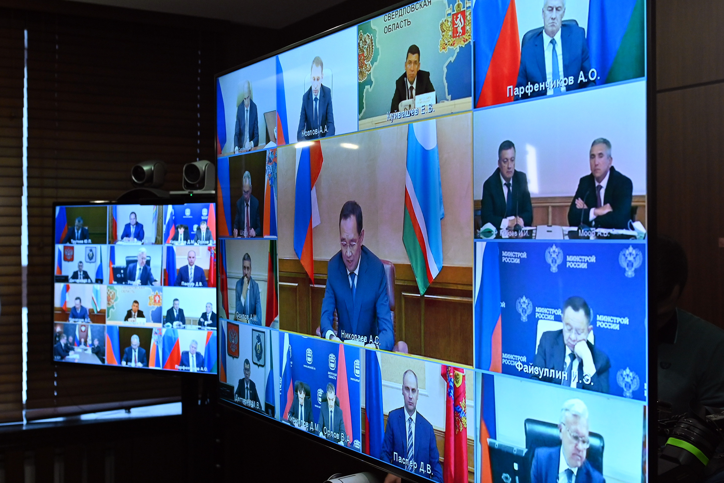 Совещание проходило в режиме видеоконференции — докладчиков подключали по очереди Совещание проходило в режиме видеоконференции — докладчиков подключали по очереди