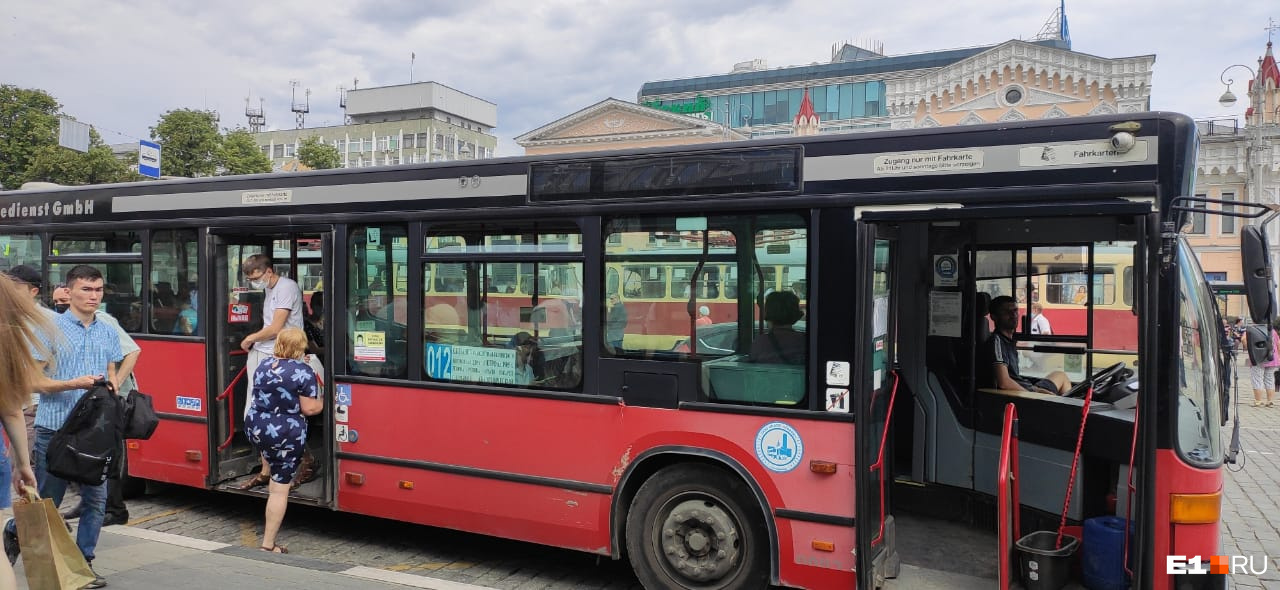 С 1 июля Академическому добавили больших автобусов. Но радикально ситуацию это не изменило
