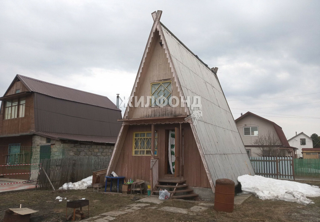 В Кудряшах нашелся треугольный <nobr class="_">50-метровый</nobr> дом на <nobr class="_">4 сотках</nobr> 