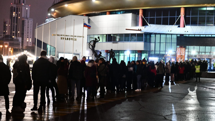 Где очередь длиннее: сравниваем толпы людей у входов на площадки «Ночи музыки» в Екатеринбурге