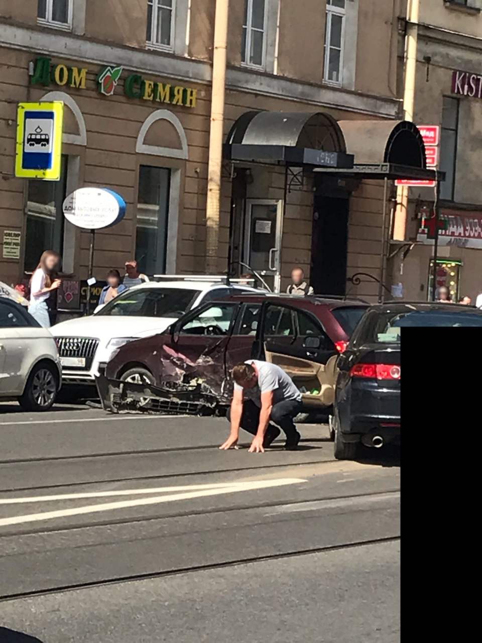 ДТП с тремя машинами на Садовой улице 15 июня 2021 года, фото - 15 июня  2021 - ФОНТАНКА.ру