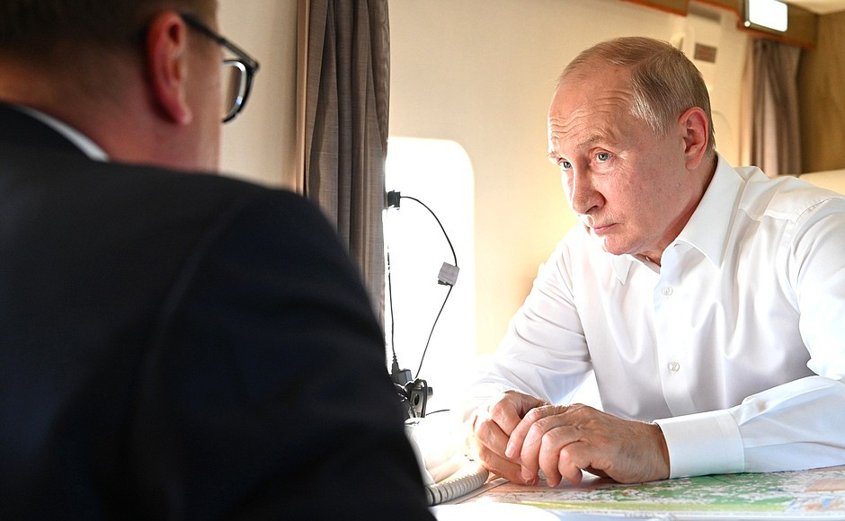 Алексей Текслер рассказал Владимиру Путину о масштабах бедствия Алексей Текслер рассказал Владимиру Путину о масштабах бедствия