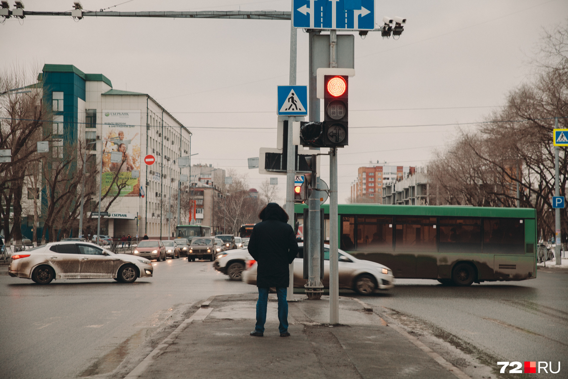 Перекресток Мельникайте — Харьковская — очень оживленный, он востребован не только у автомобилистов, но и у пешеходов