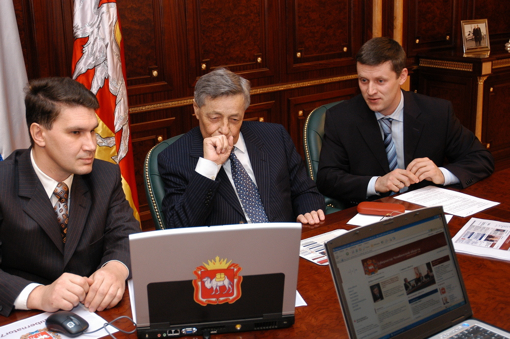 В 2006 году Петру Сумину презентовали первый сайт правительства региона, он лично оценивал труды разработчиков. Первоначальный интерфейс у ресурса сохранялся еще долгие годы, даже при преемниках