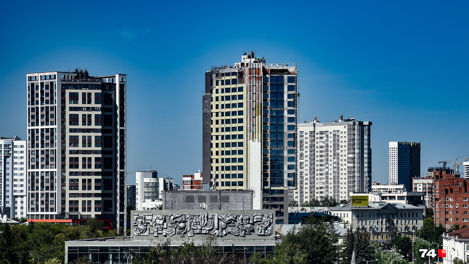 Вид на город через окно ТРК «Алатырь»
