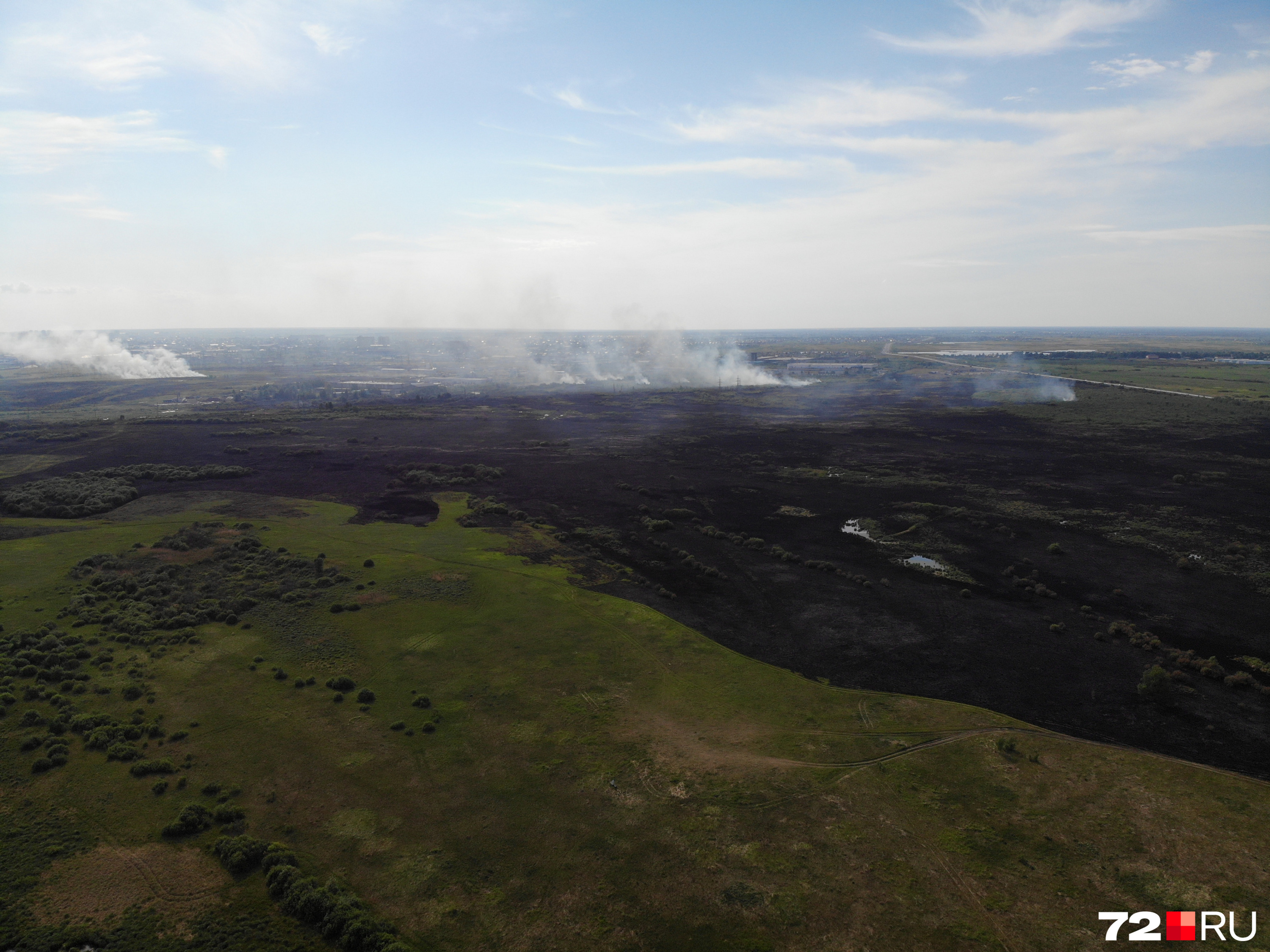 По всей Тюменской области сгорели сотни гектаров леса и полей. Сколько именно — очень трудно подсчитать, как и ущерб, нанесенный пламенем