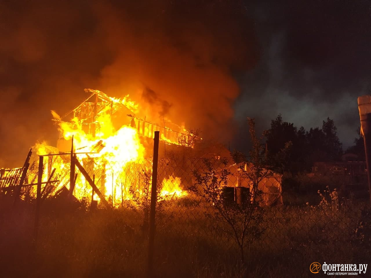 Пожар в соседнем