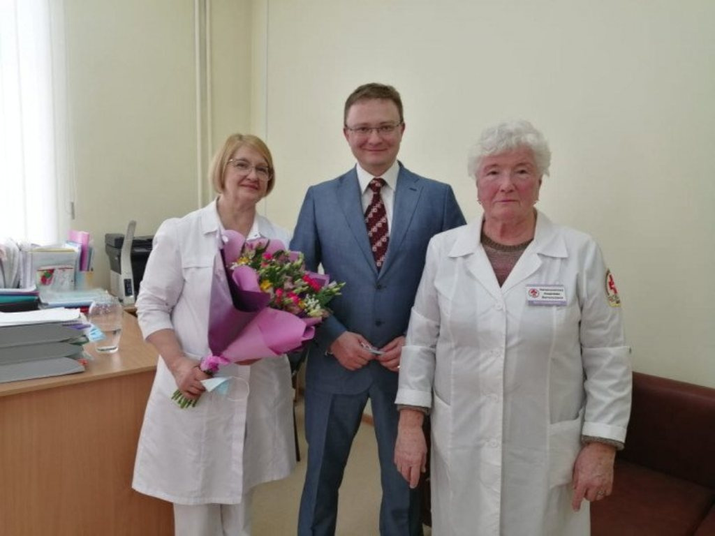 В марте Анатолий Крохин вместе с коллегами отметили 50-летие отделения трансфузиологии ЧОКБ — станция переливания кровь с ним сотрудничает постоянно