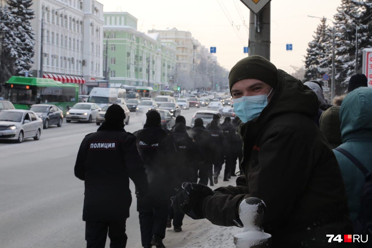 ...идти по проезжей части... ...идти по проезжей части...