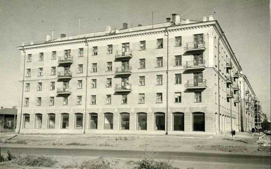 Сталинский дом на проспекте Маркса в пятидесятые годы