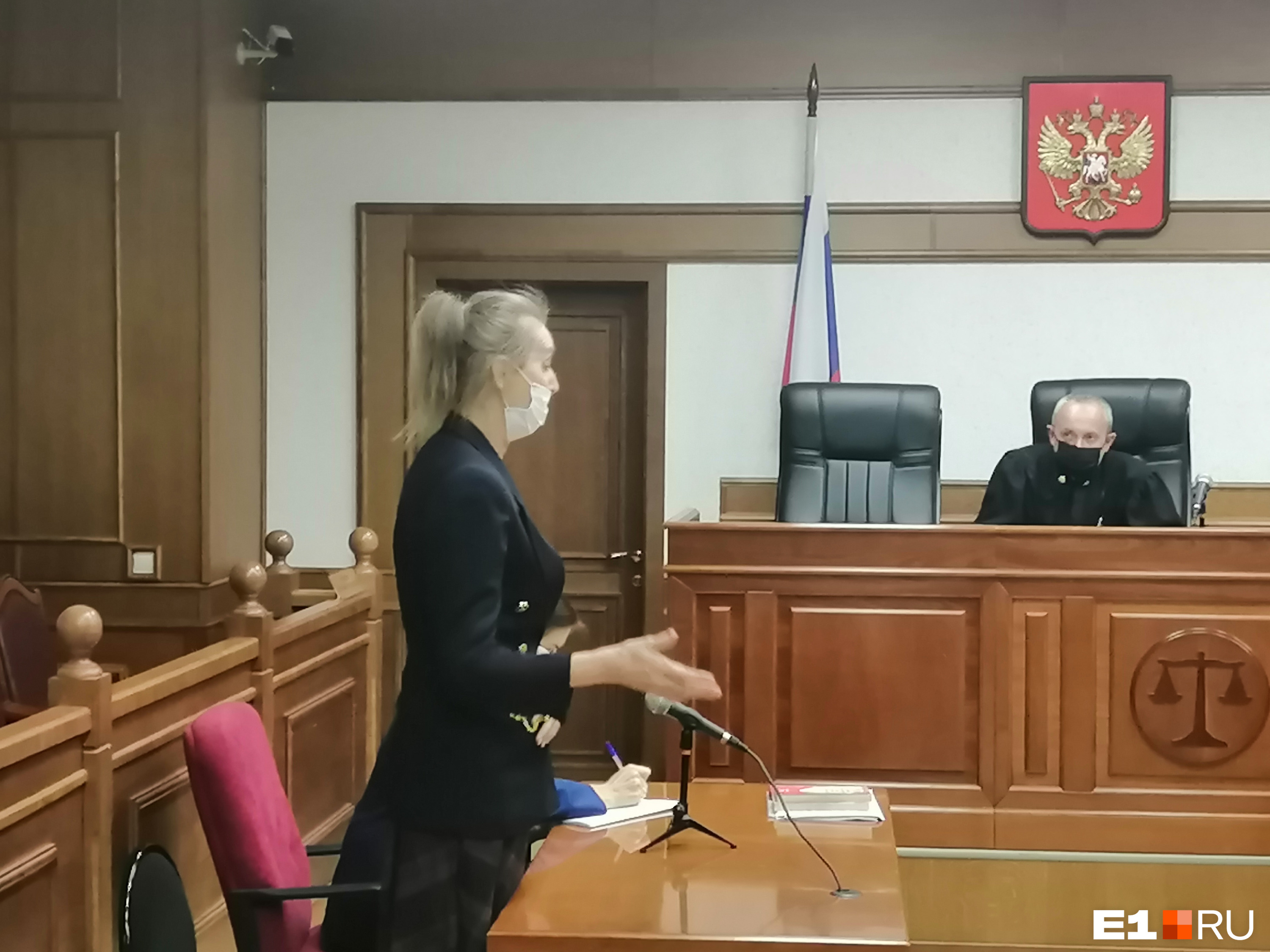 Светлана Рябова опоздала сегодня на суд и заметно волновалась