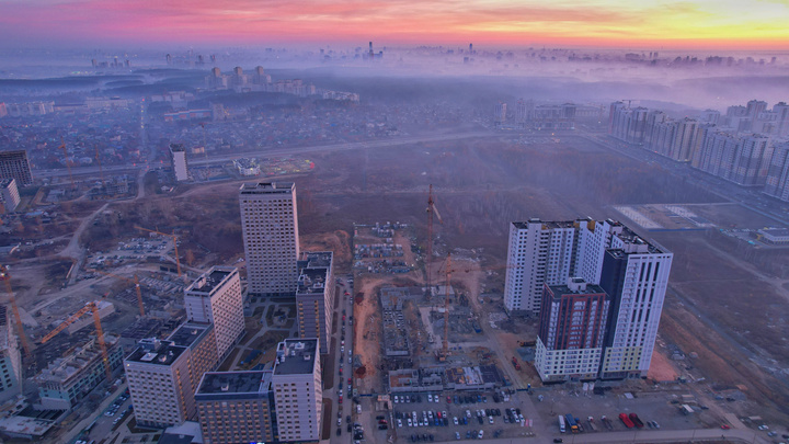 Как Екатеринбург встречает утро в кошмарном смоге. Из-за горящего торфяника город задыхается