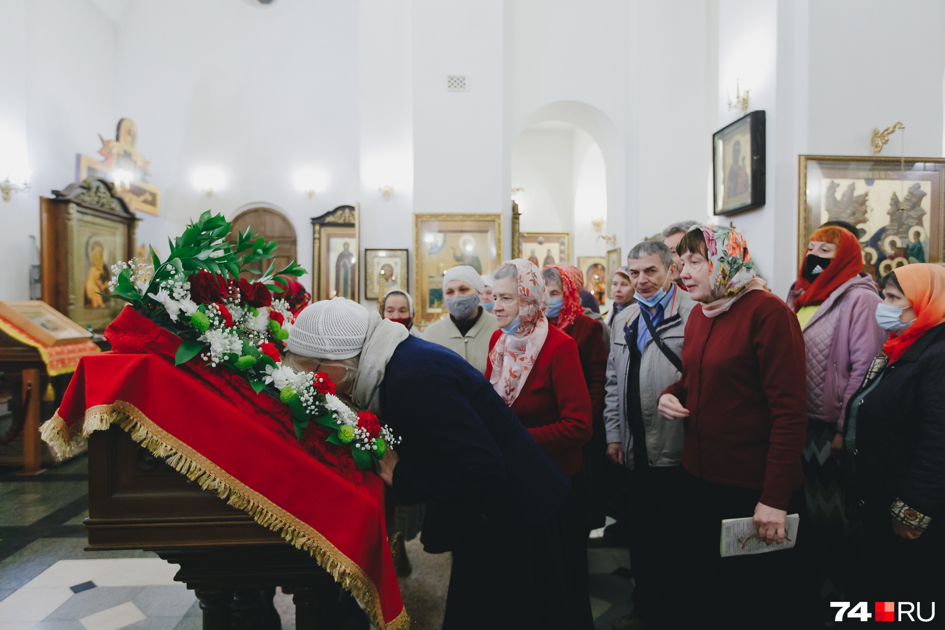 После крестного хода началась праздничная литургия После крестного хода началась праздничная литургия