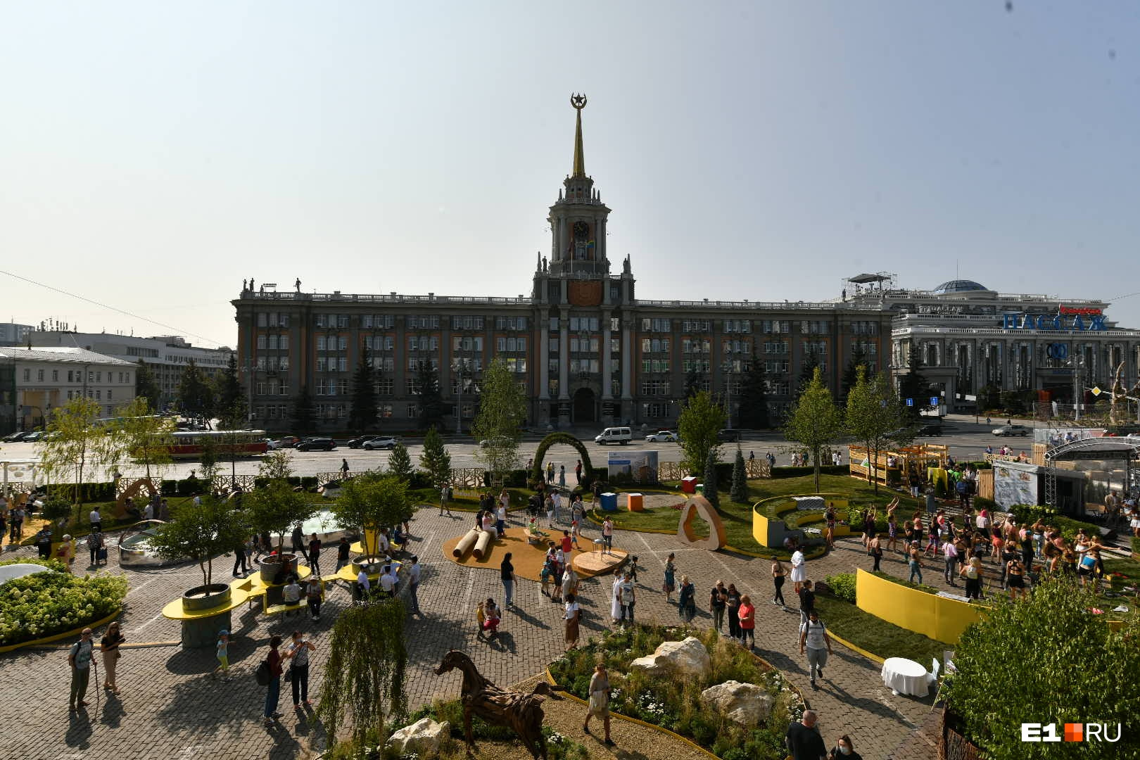 На площади 1905 года открылся фестиваль «Атмосфера»