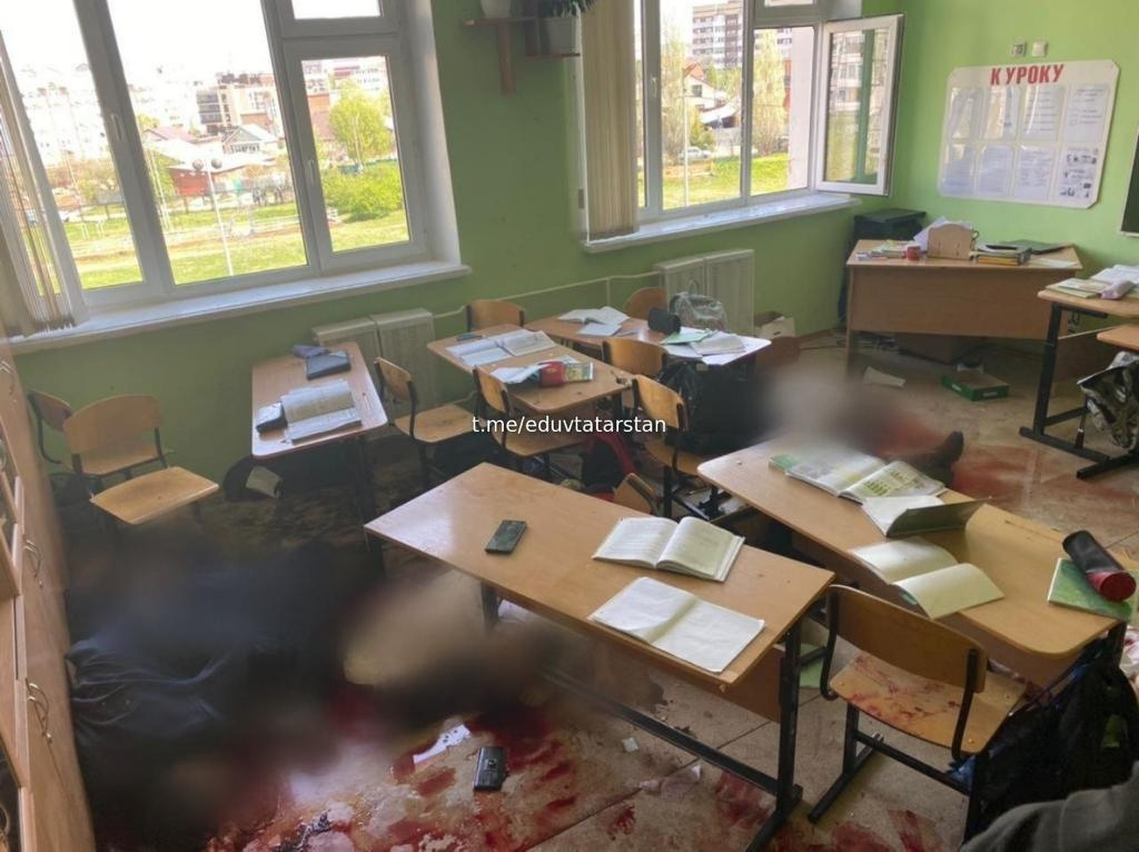 Ужасающие кадры из класса, где погибли ученики от рук террориста 