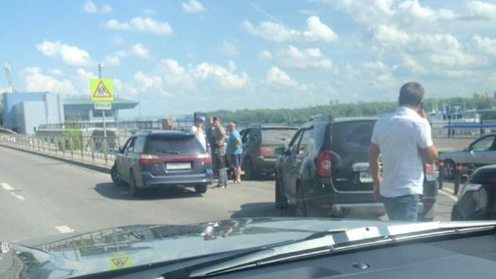 Красноярцы жалуются на заторы по Дубровинского из-за новой платной парковки. Один из них написал заявление в ГИБДД