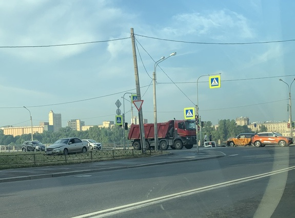 ДТП на Зольной. Октябрьская набережная ЧП сегодня.