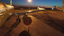 Самолет с пассажирами врезался в мачту освещения в новосибирском аэропорту