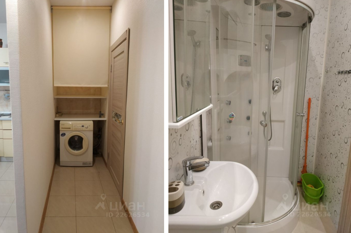 Есть небольшое пространство для стиральной машины. В компактной ванной комнате стоит душевая кабина, везде кафель