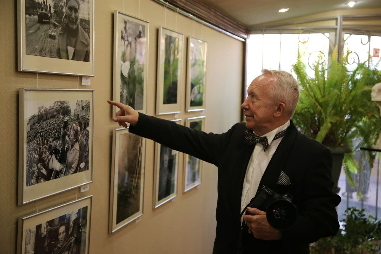 В Фонде исторической фотографии имени Карла Буллы открылась фотовыставка  Павла Маркина «75. Диагноз: фотокорреспондент» 7 октября 2021 года - 7  октября 2021 - ФОНТАНКА.ру