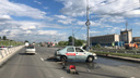 После аварии у Бугринского моста автомобиль перевернулся на <nobr class="_">крышу —</nobr> видео с места ДТП