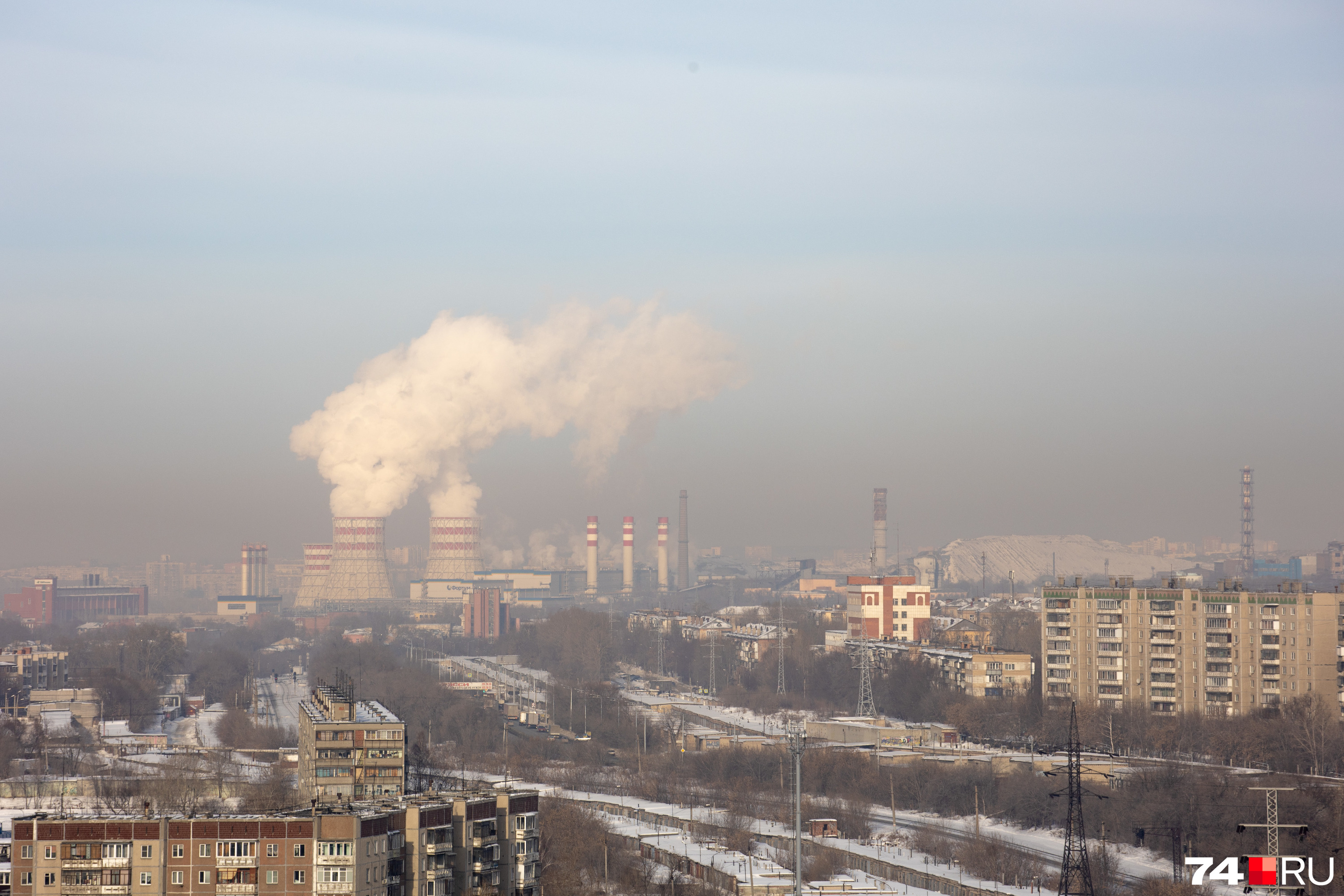 Роспотребнадзор признал Челябинск городом с наиболее грязным воздухом, и сегодняшний вид это наглядно иллюстрирует 