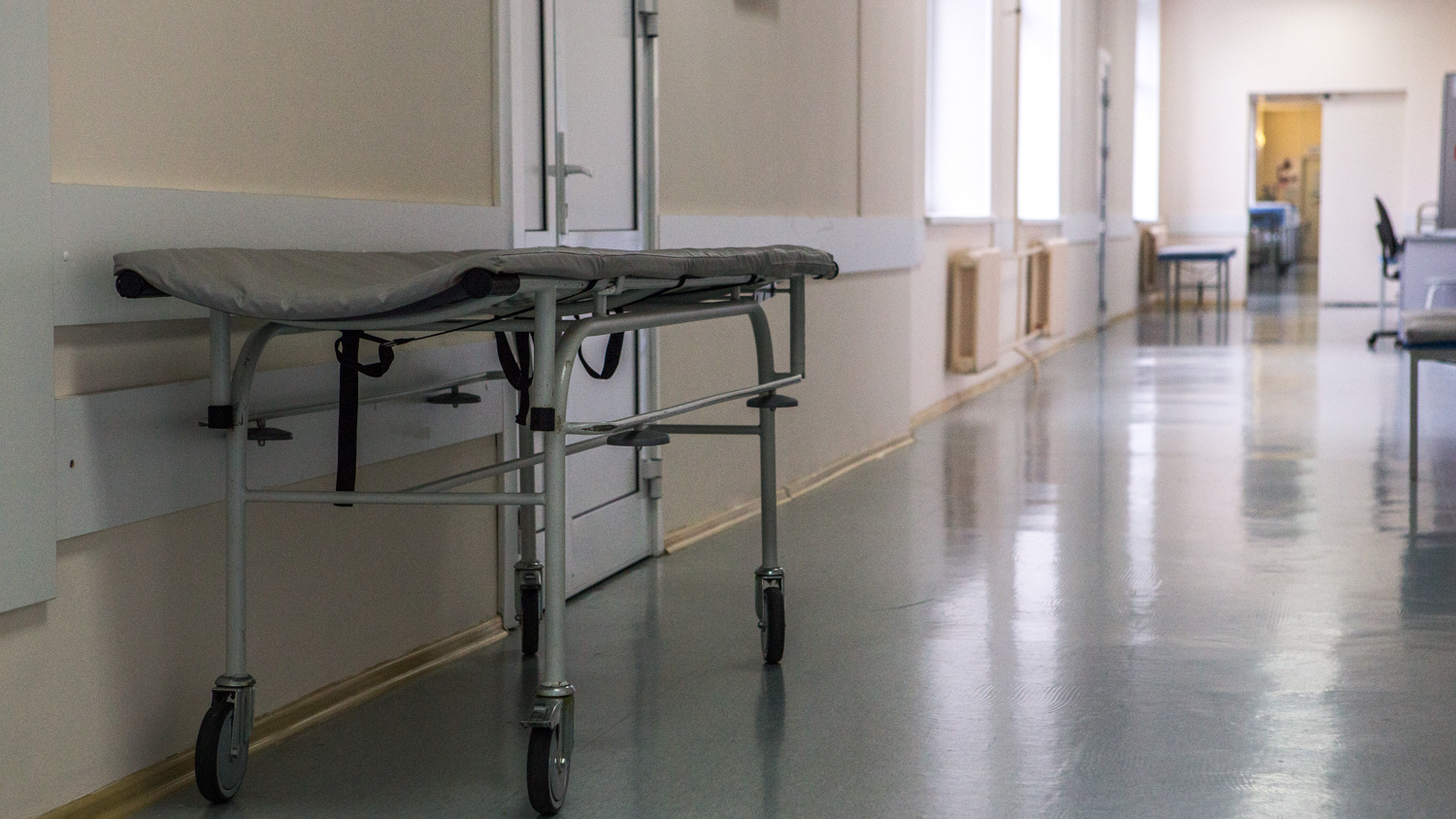«Хулиганил и оскорблял медиков»: новосибирца выпроводили из больницы с охраной