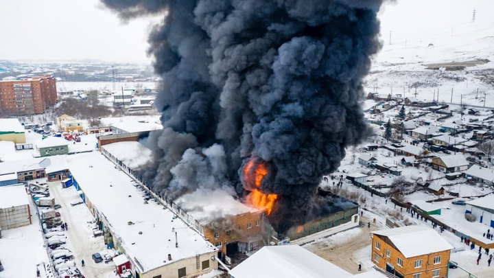 Крупный пожар на Калинина: в Красноярском крае объявлен день траура по погибшим пожарным