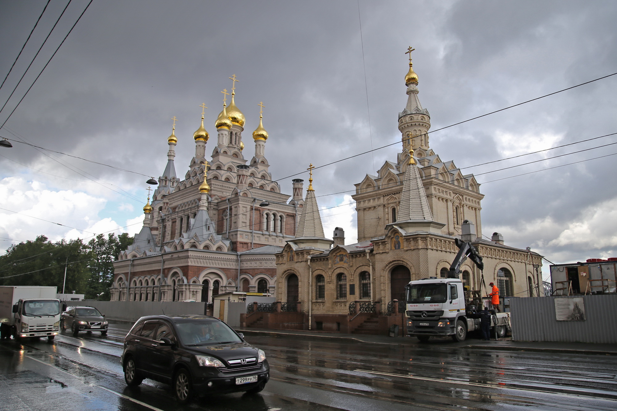 Погода в санкт петербурге обуховский округ. Церковь на проспекте Обуховской обороны. Церковь всех скорбящих радость в Санкт-Петербурге Обуховской обороны. Церковь на Обуховской обороне в СПБ. Пр Обуховской обороны 24.