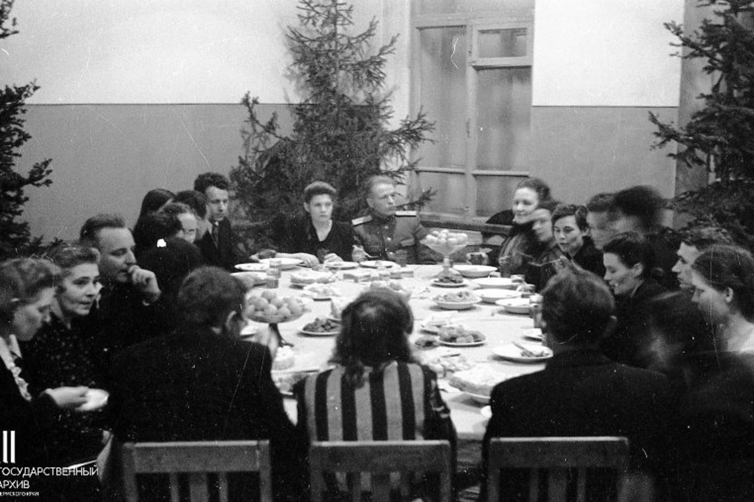 Новогодний вечер в Молотовском хореографическом училище, 1950-е годы Новогодний вечер в Молотовском хореографическом училище, 1950-е годы