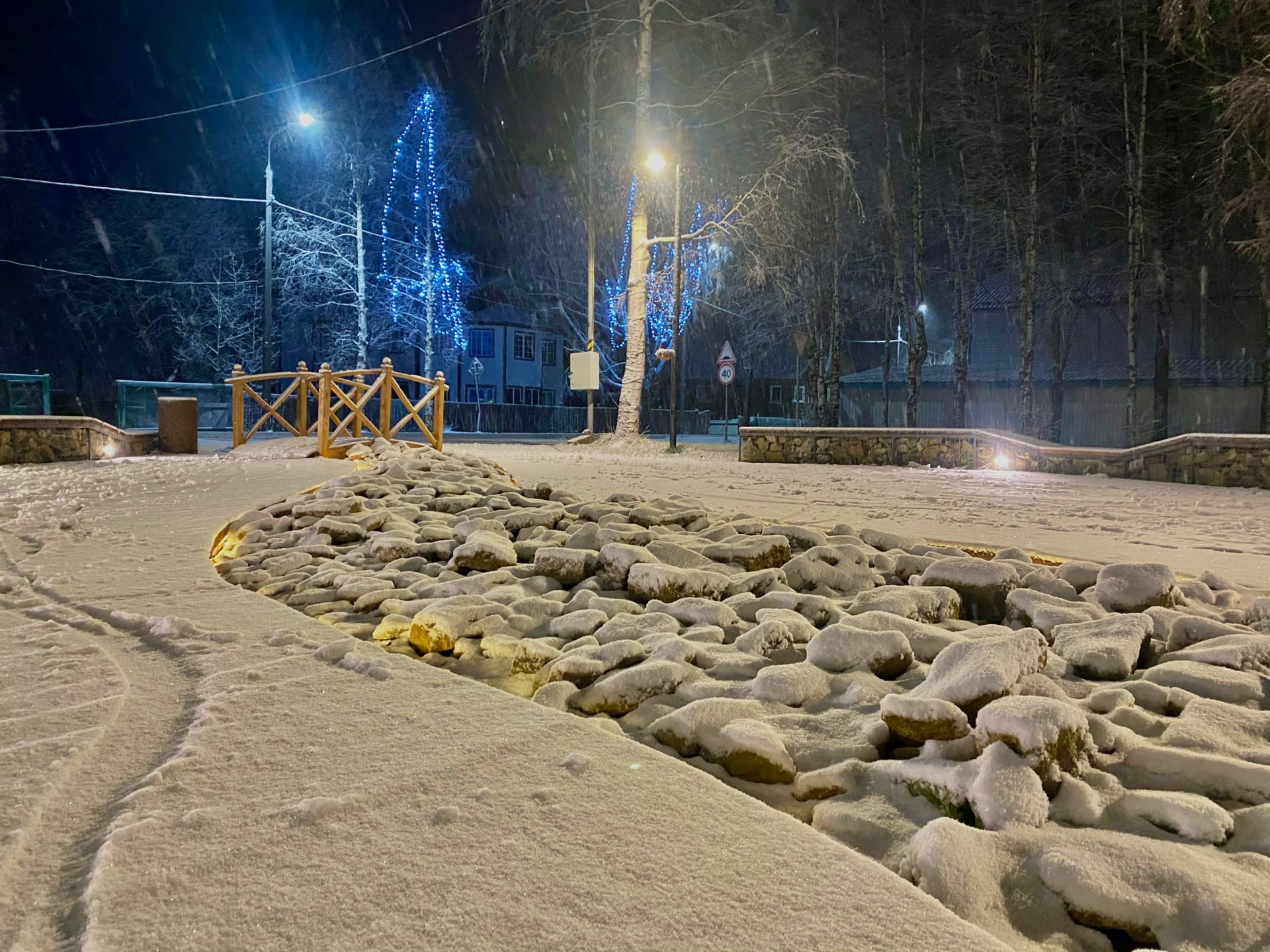 Тут замерз ручеек Тут замерз ручеек