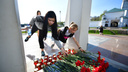 В Ярославле устроили мемориал погибшим при стрельбе в Казани