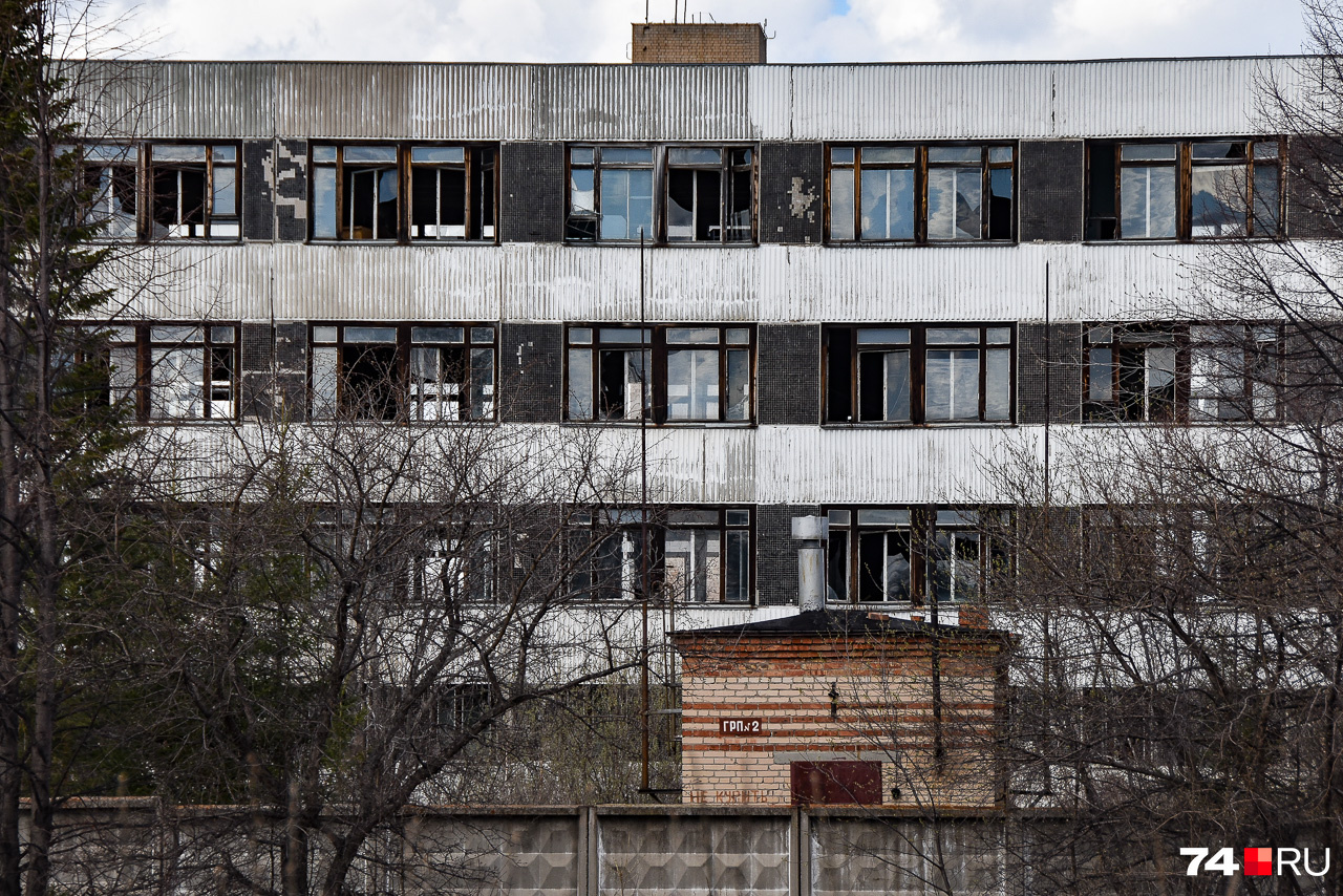 Здание забросили в 2004 году Здание забросили в 2004 году