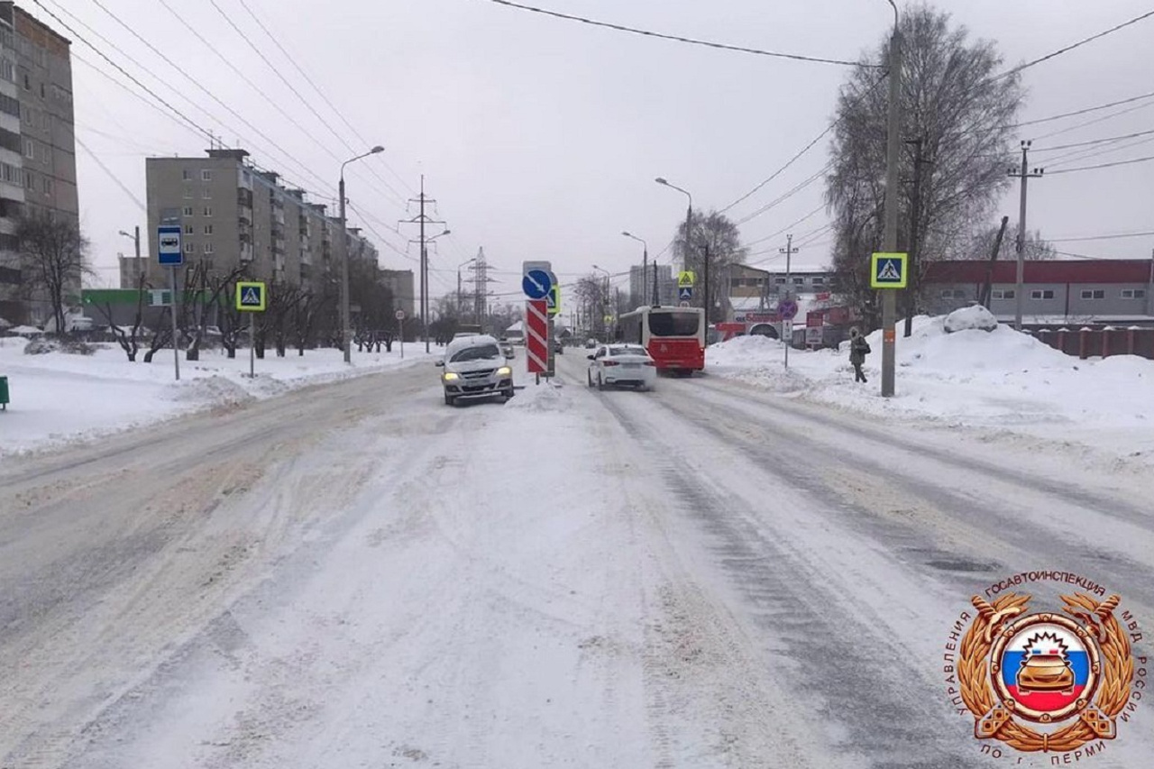 Автомобилист пермь. ДТП на 68кмвчера на трассе в г. Пермь. Пермь новые ляды велосипедист авария. Кукуштан Пермский край авария на пешеходном переходе.