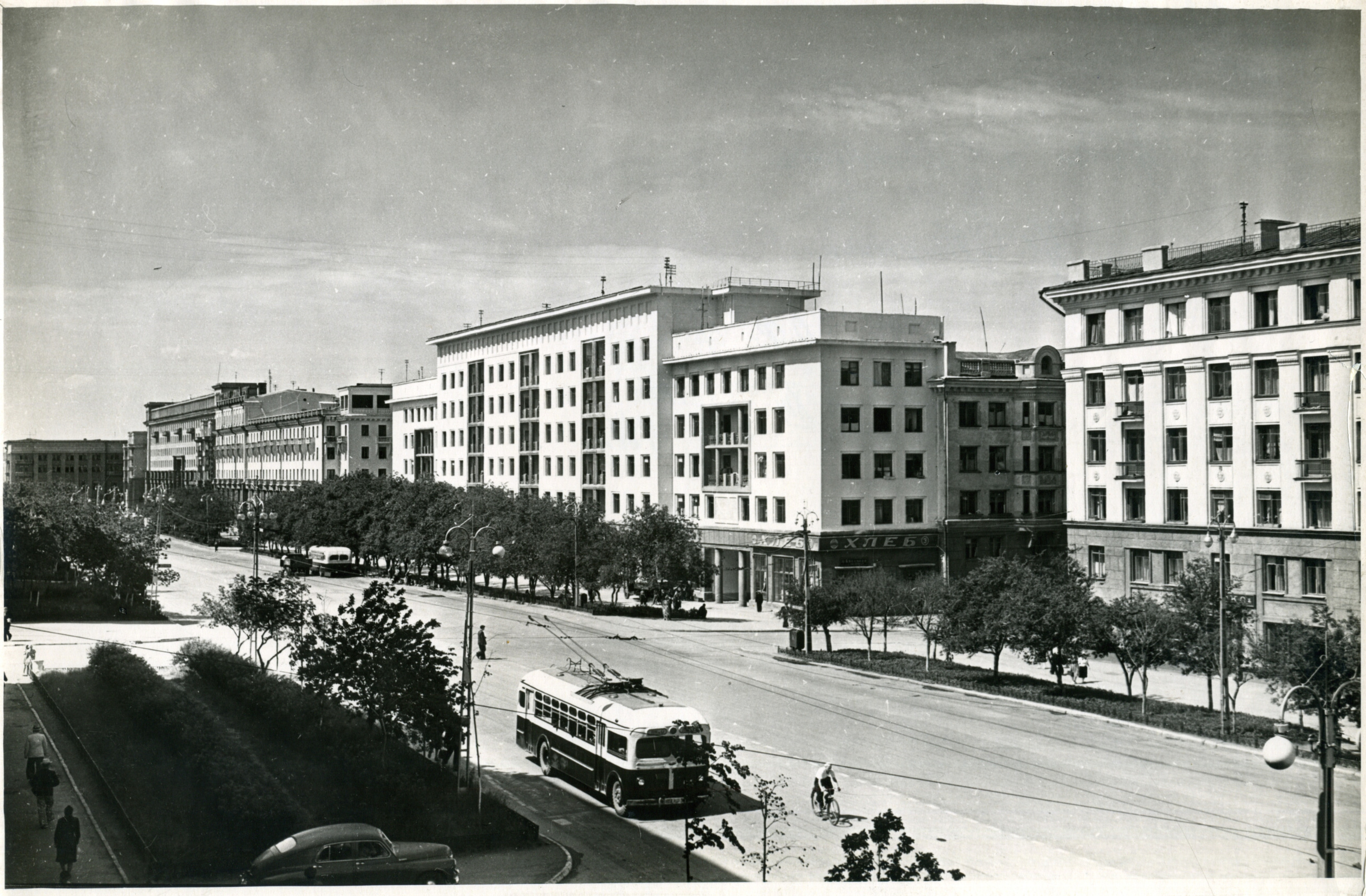 1957 год, улица Спартака — еще до переименования в проспект Ленина