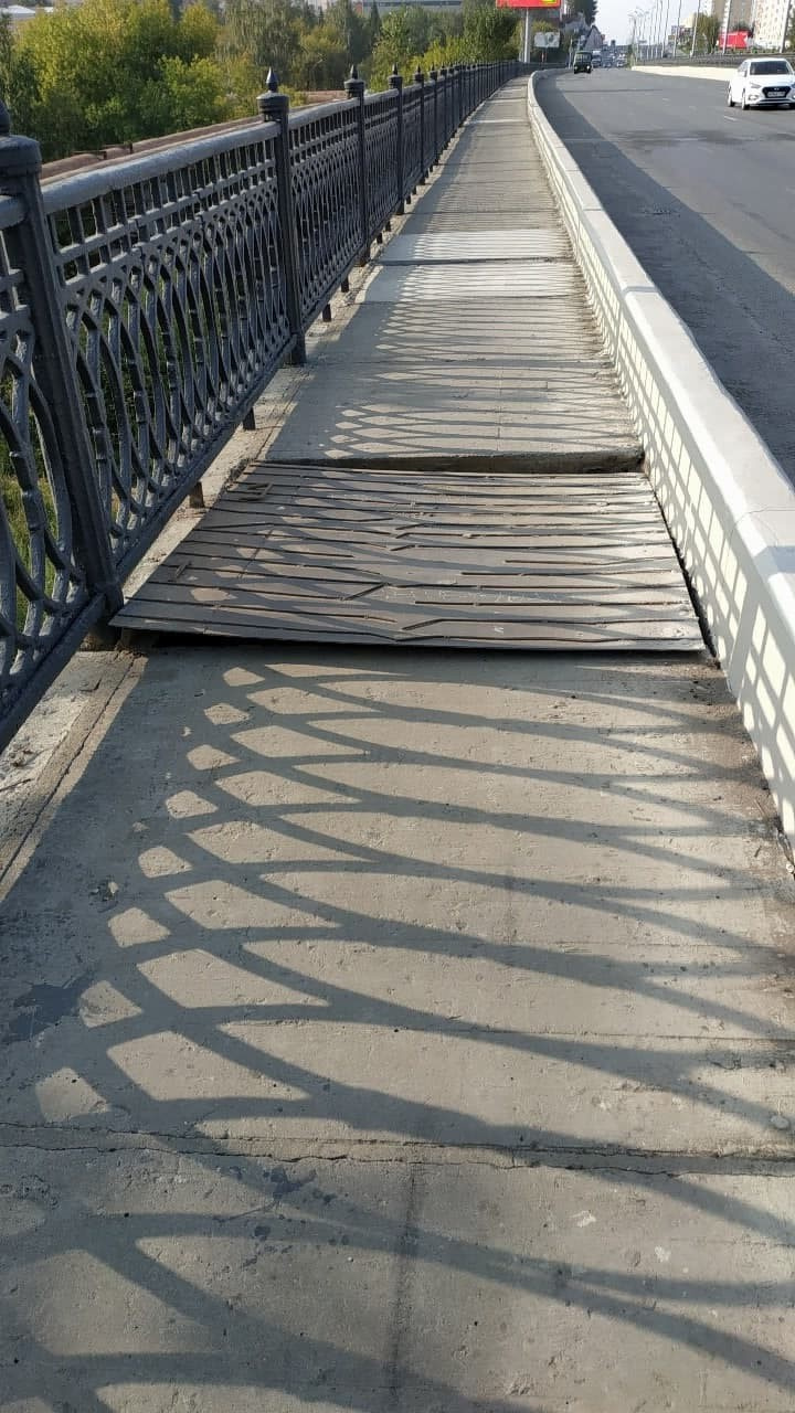 Дыры на мосту уже закрыты, но вопрос еще улаживают Дыры на мосту уже закрыты, но вопрос еще улаживают