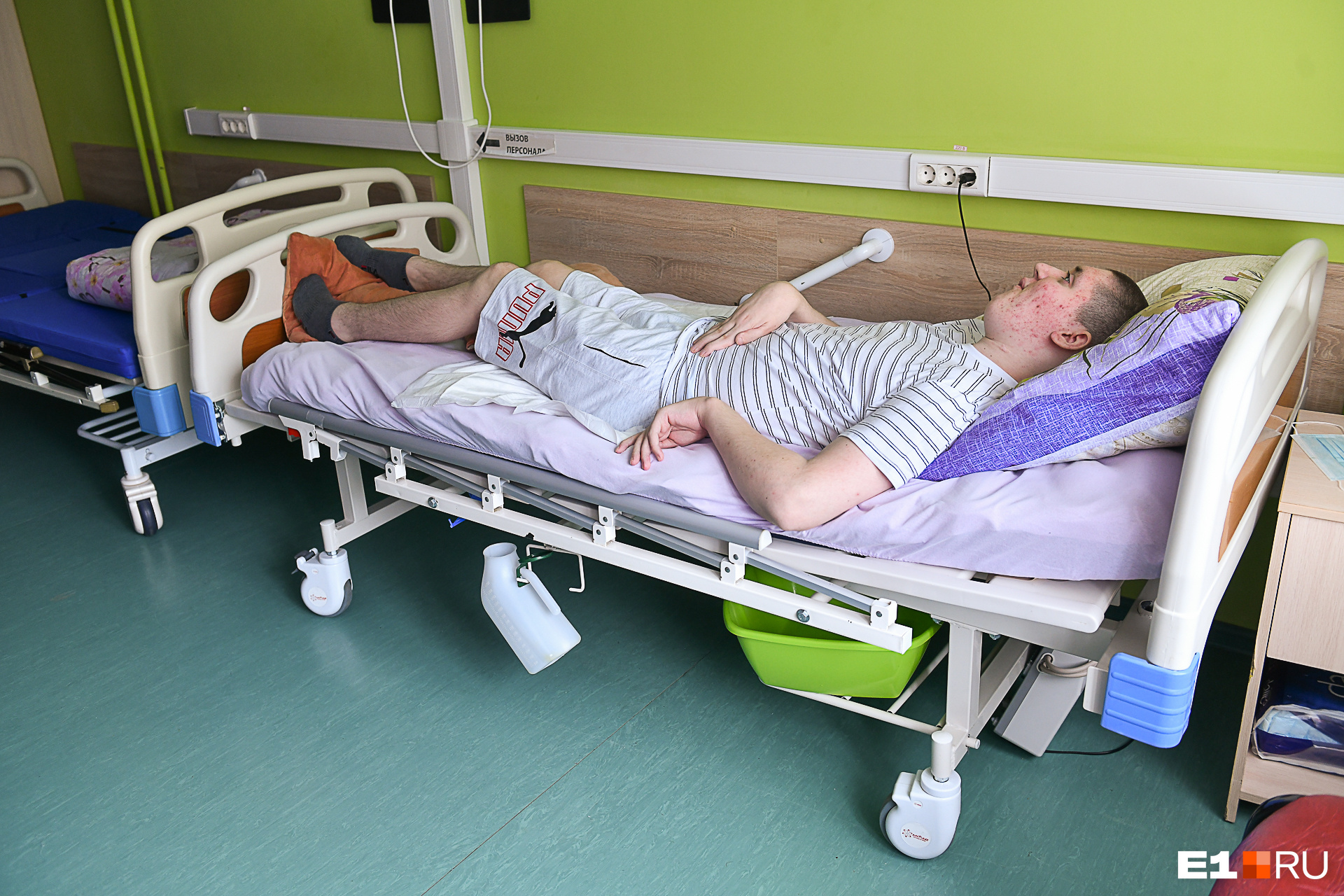 Из Тюмени в Екатеринбург пациента везли на специальном транспорте с медицинским сопровождением