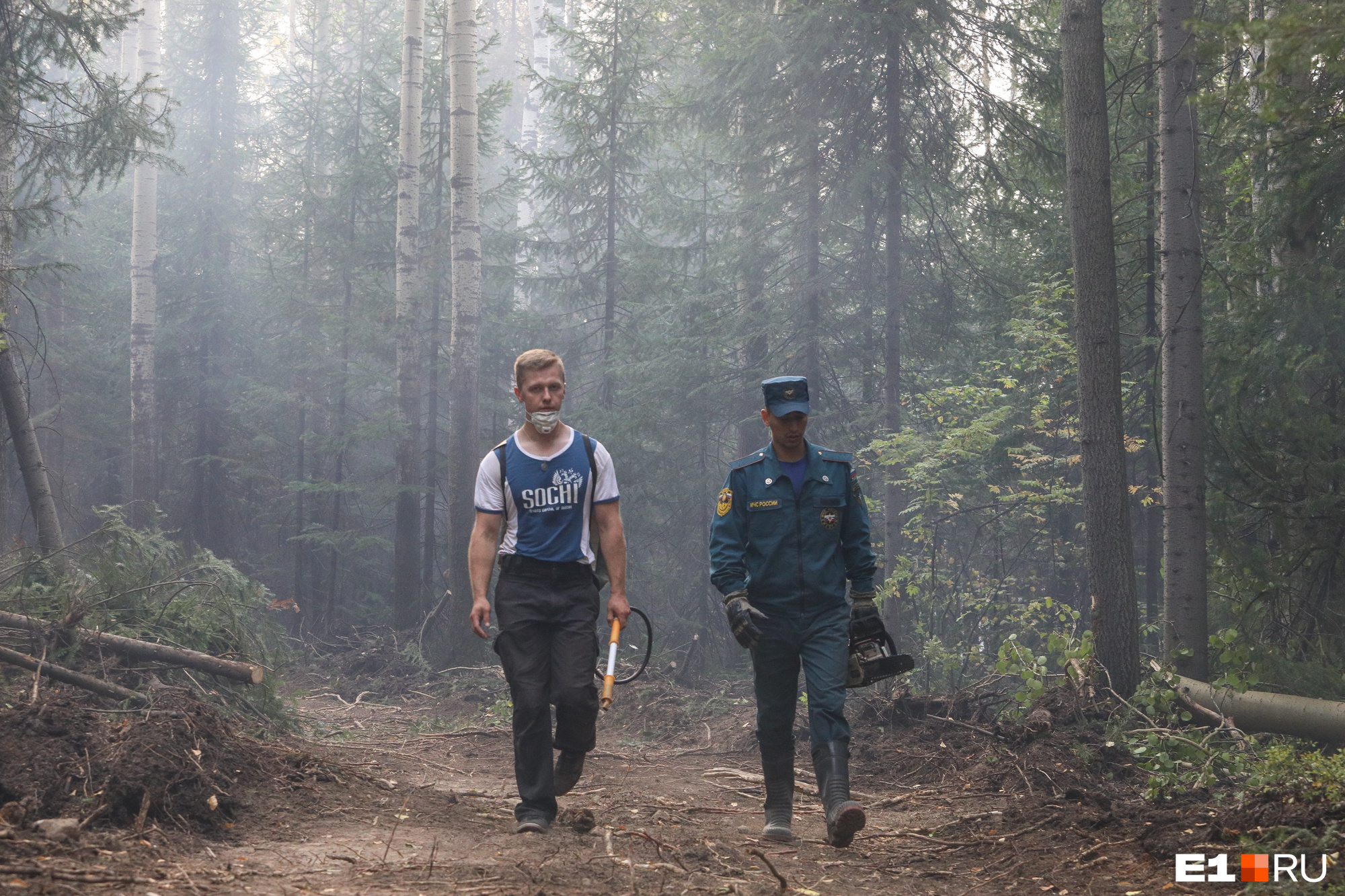 Илья любит гулять на Волчихе, поэтому приехал спасать лес от огня