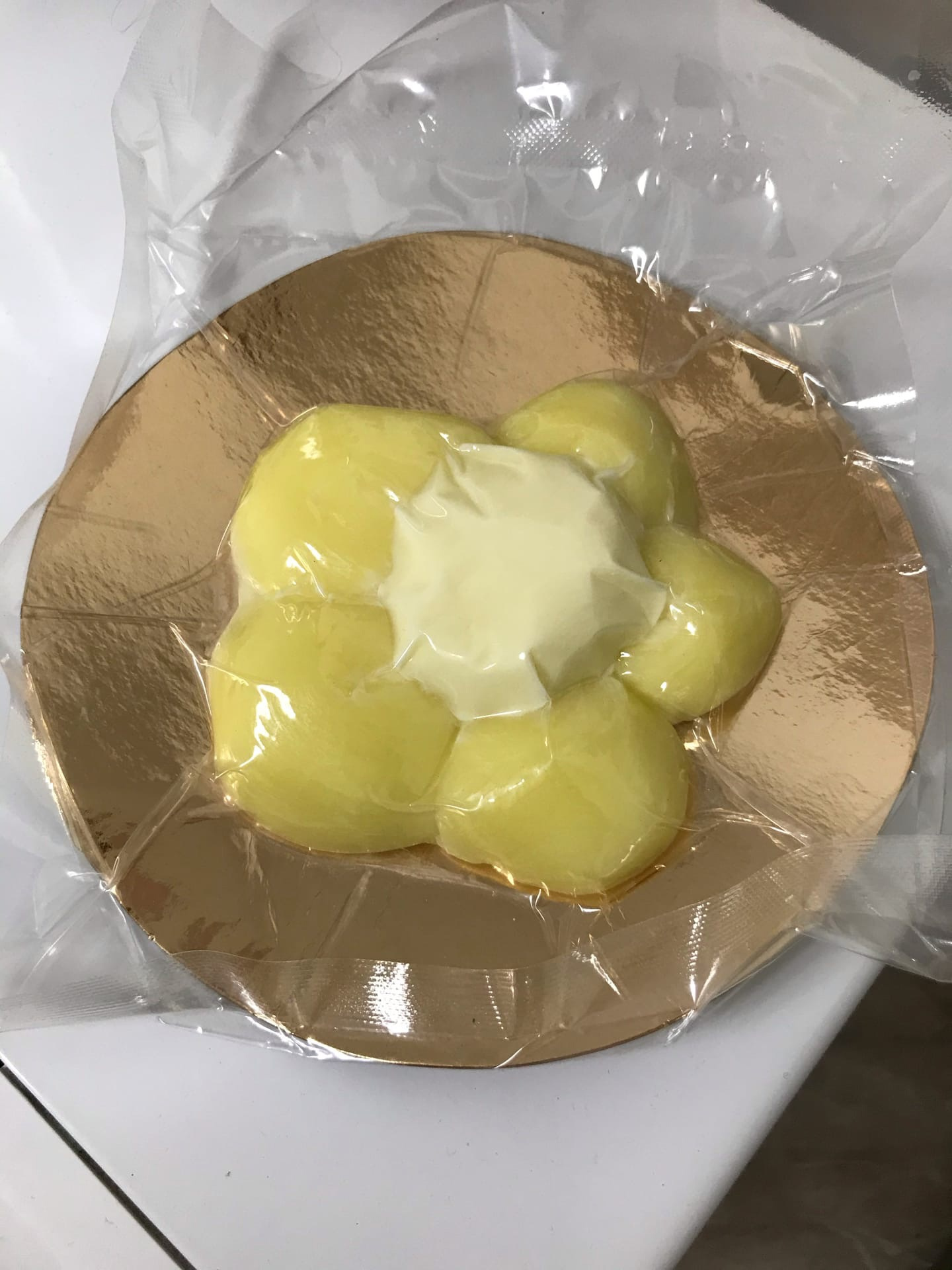 Похоже на ромашку. Сейчас узнаем, какая она на вкус Похоже на ромашку. Сейчас узнаем, какая она на вкус