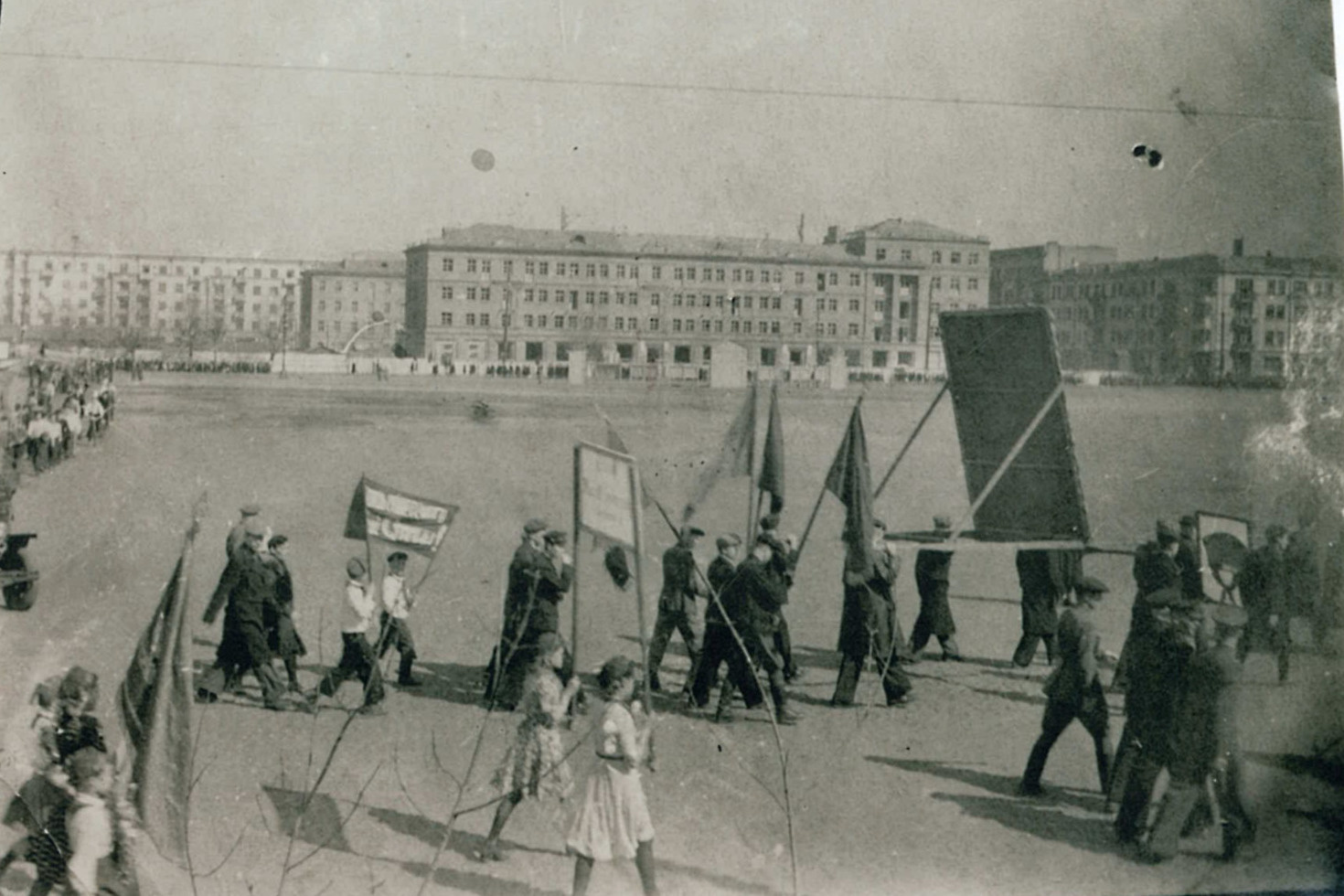 Демонстрация на площади Революции. <nobr class="_">1947 год</nobr><br><br>
