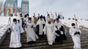 Из-за ремонта набережной пришлось «переехать»: митрополит Волгограда освятил Волгу