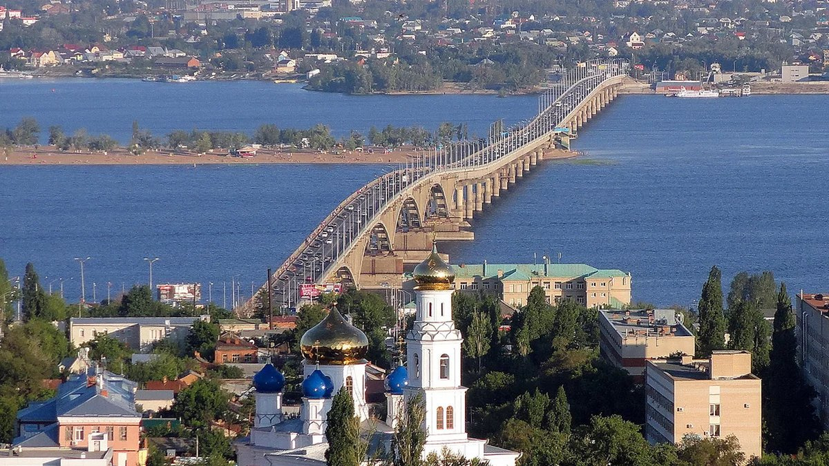 Мост через Волгу — одна из достопримечательностей Саратова