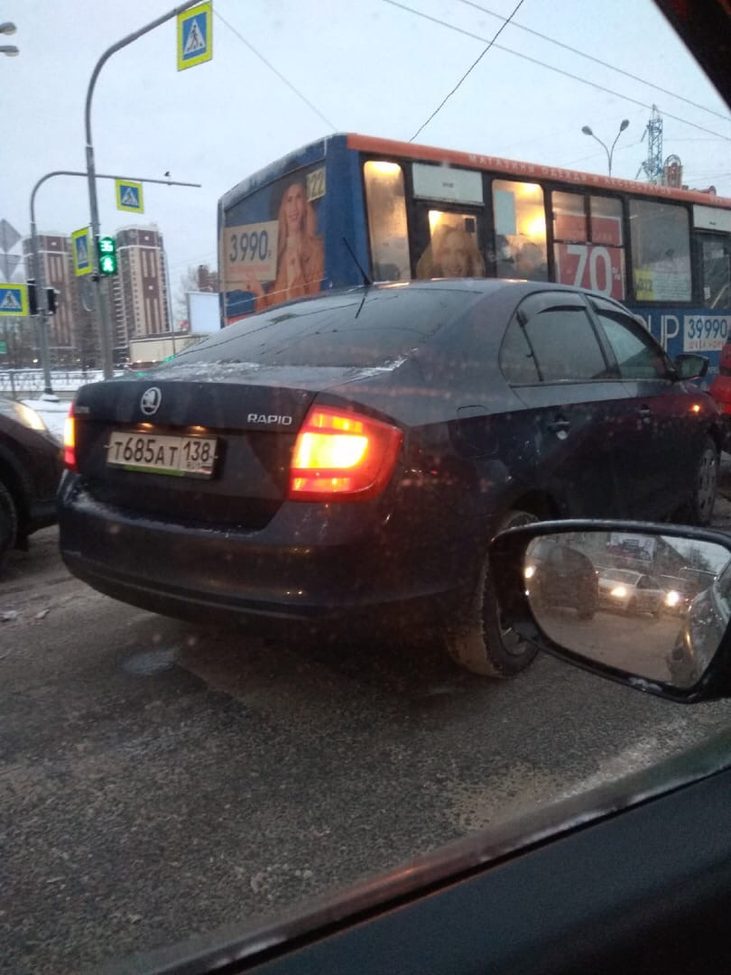 Два такси разбили на одном перекрёстке в Петербурге за несколько часов.  Взятие высоты попало на видео - 20 января 2021 - ФОНТАНКА.ру