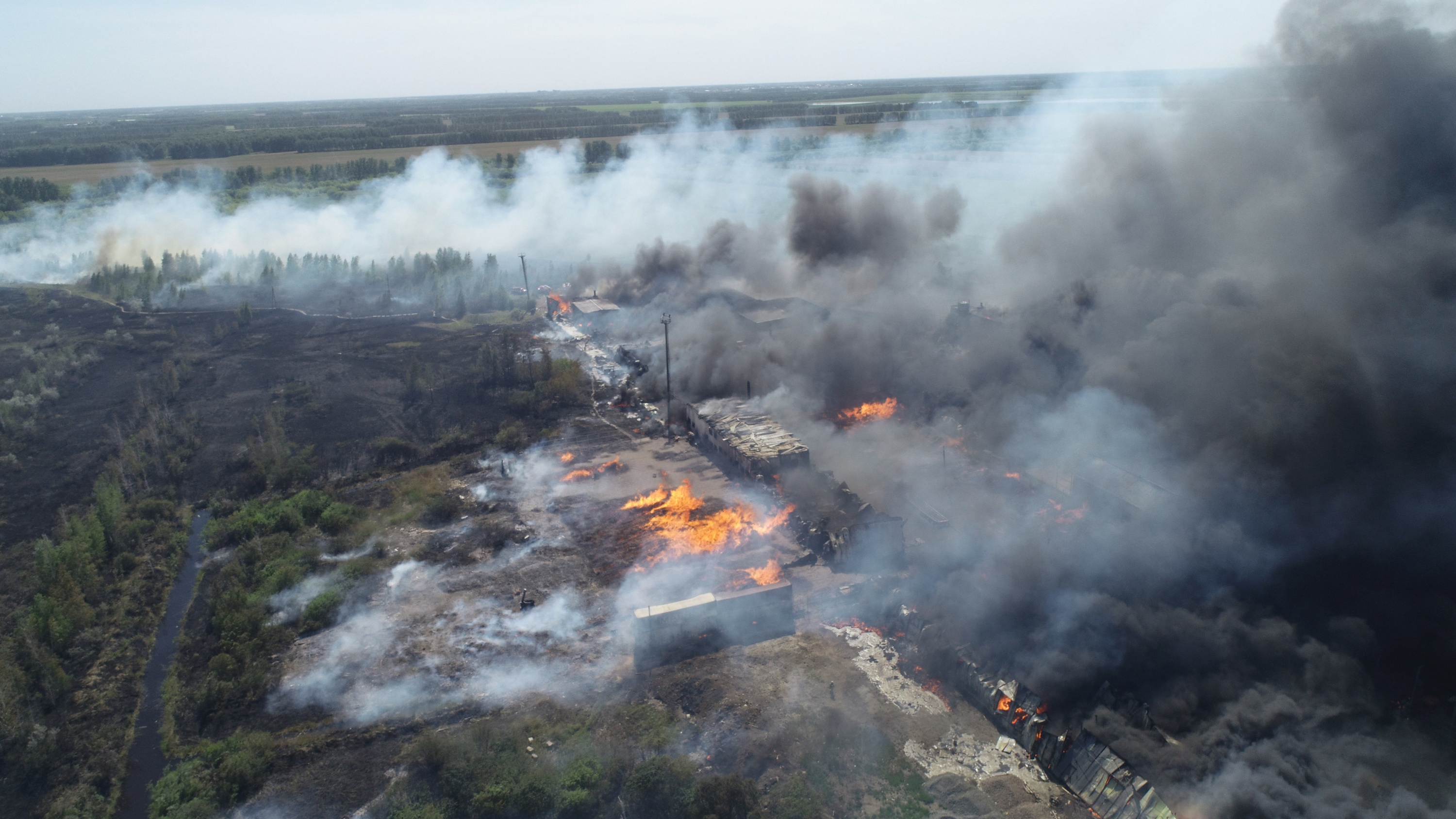 Пожар в омске. Пожар Омск 2021. Пожар в Омске за последние сутки 2021. Пожары в городе тара. Пожар в триумфе Омск.