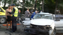 На Петухова столкнулись два автомобиля — пострадало несколько человек